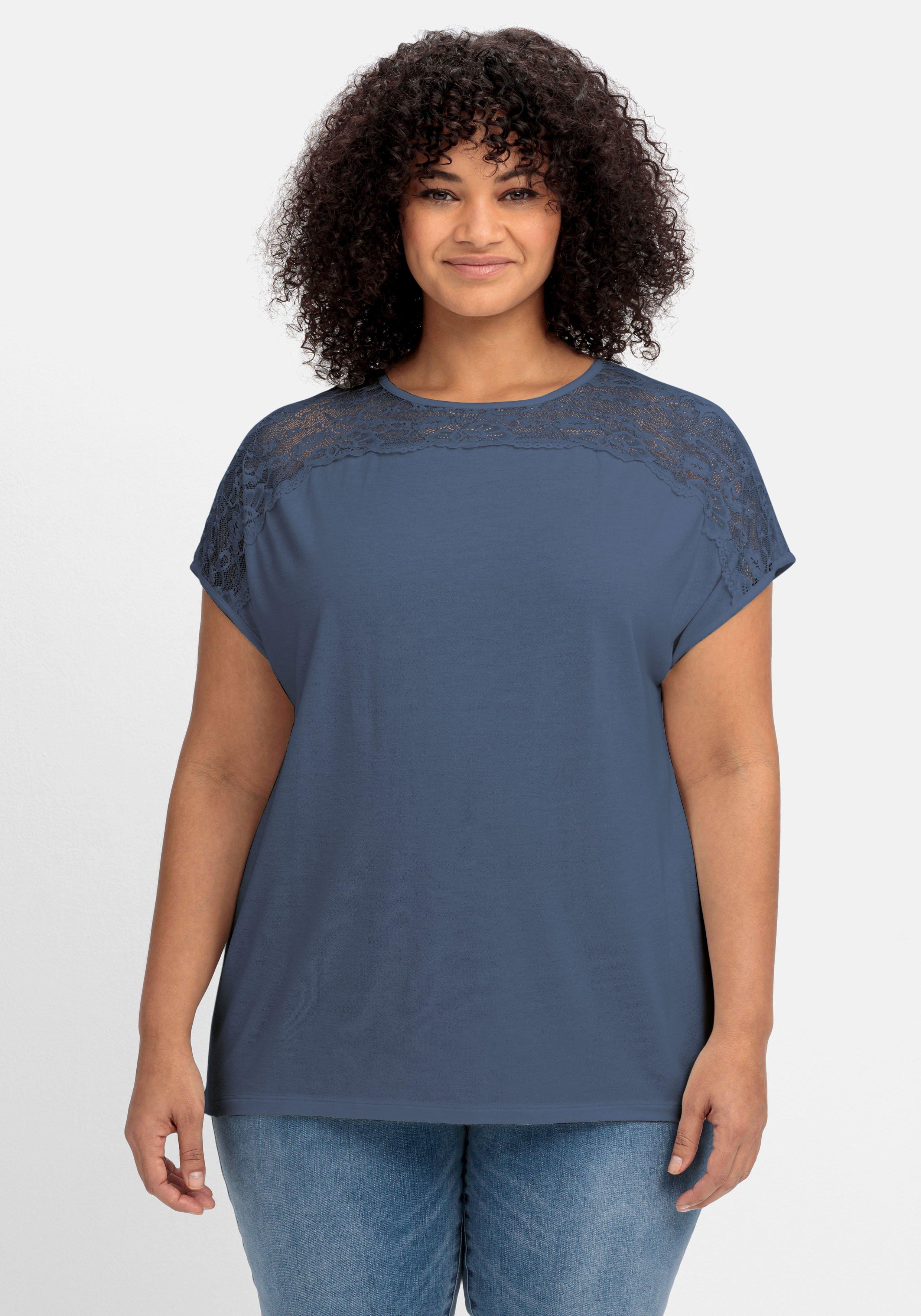Shirt mit Spitzenpasse an der Schulterpartie