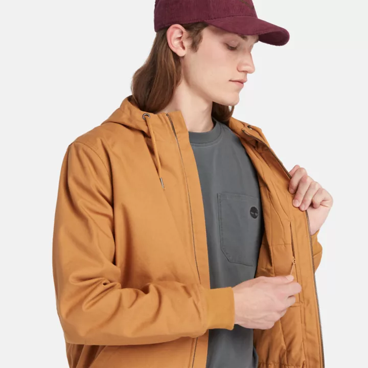 Jaqueta bomber masculina com capuz e isolamento térmico em lona laranja.