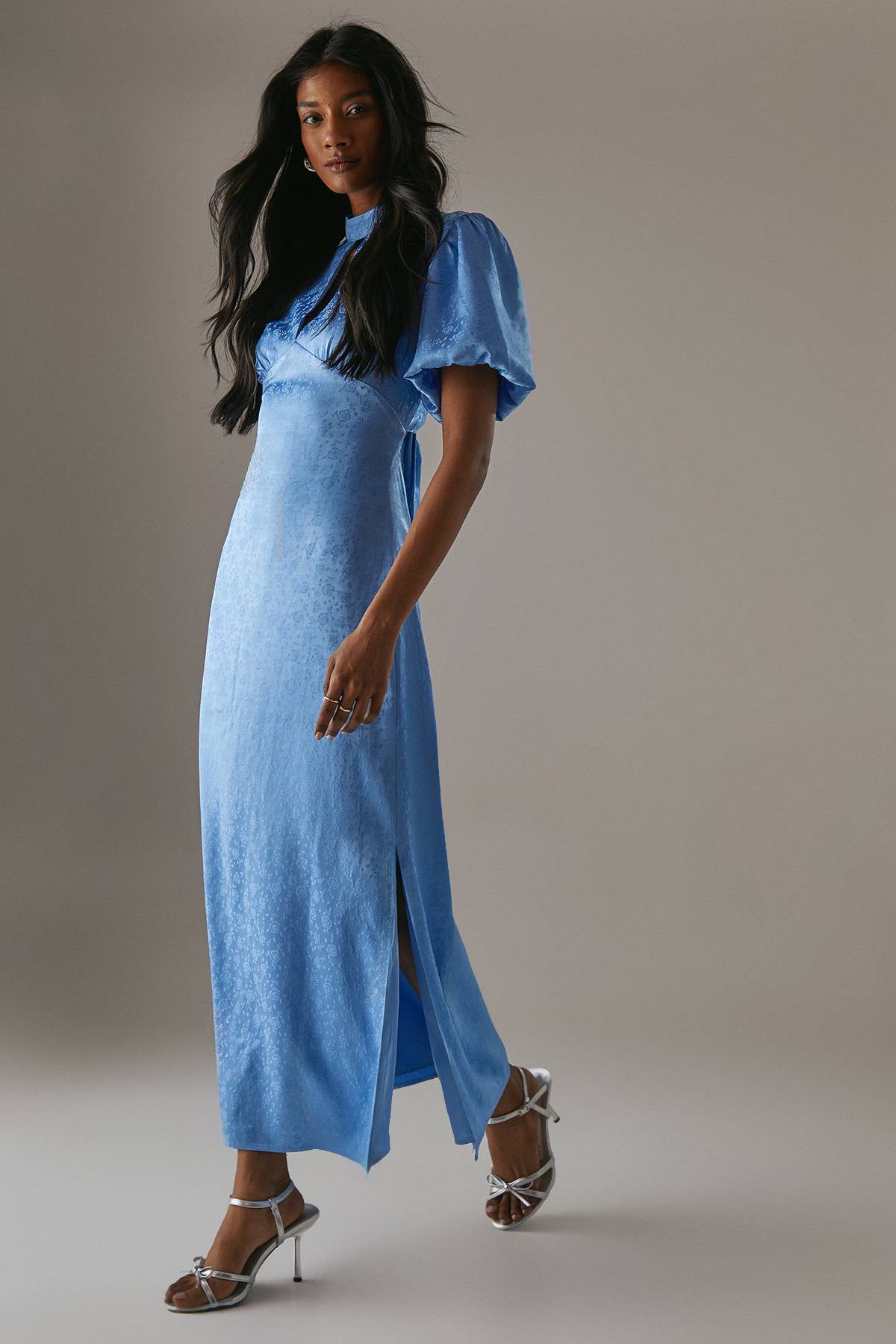 Warehouse Robe Midi Rose En Jacquard Satin À Manches Bouffantes Et Dos Noué