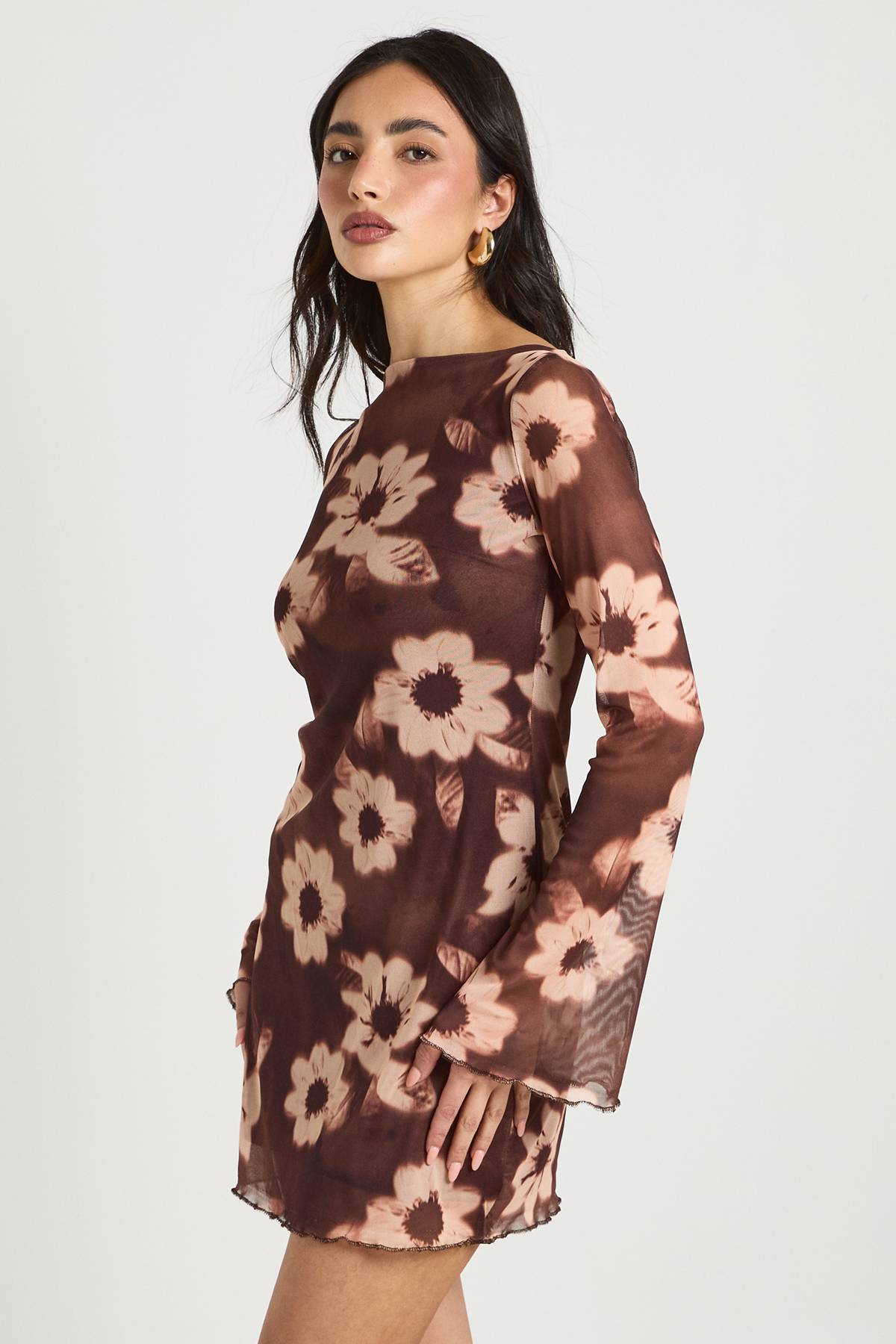 boohoo Robe Courte À Manches Évasées En Mesh Fleuri