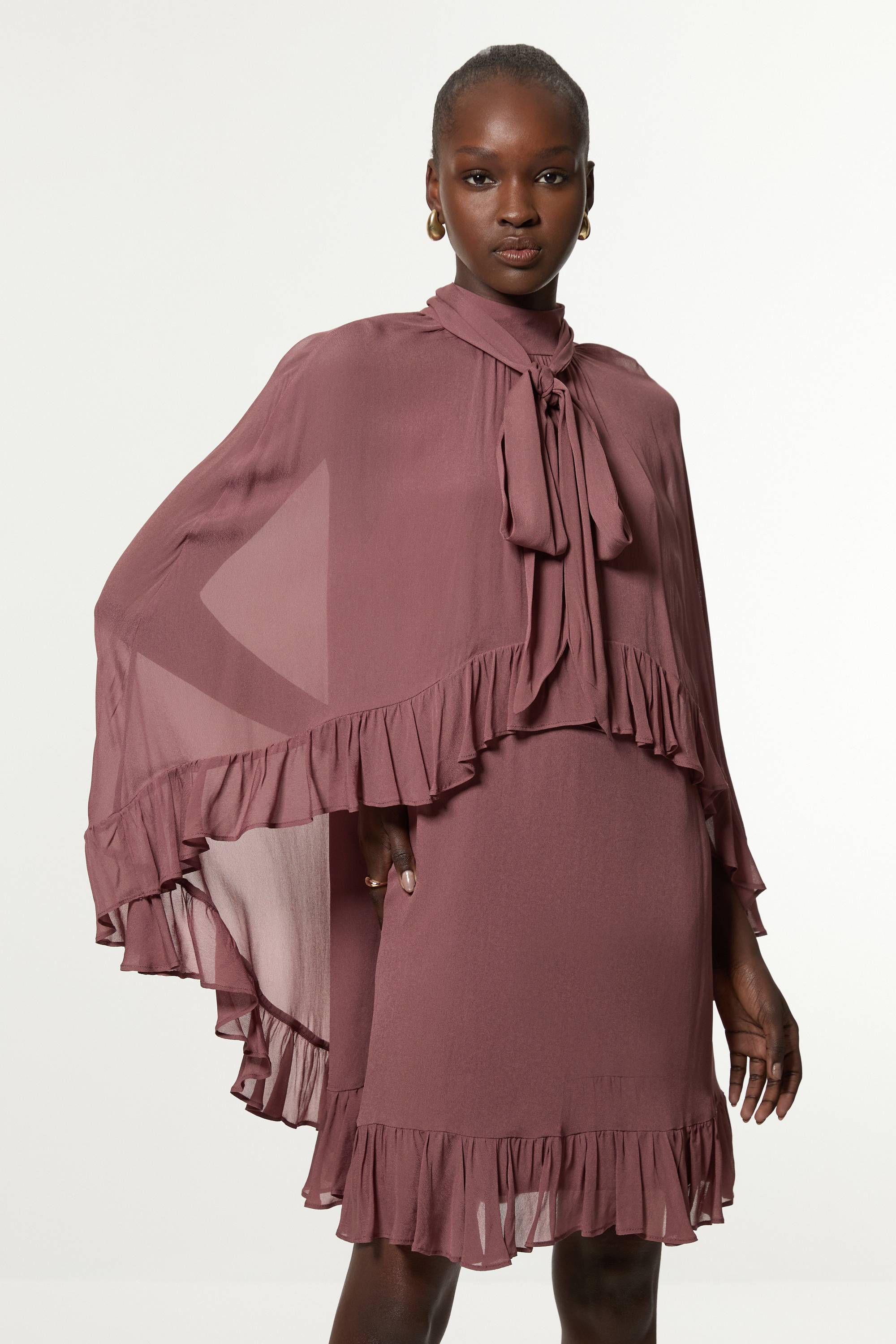 KarenMillen Robe Mini Tissée En Georgette De Viscose Avec Cape Pour Grande Taille