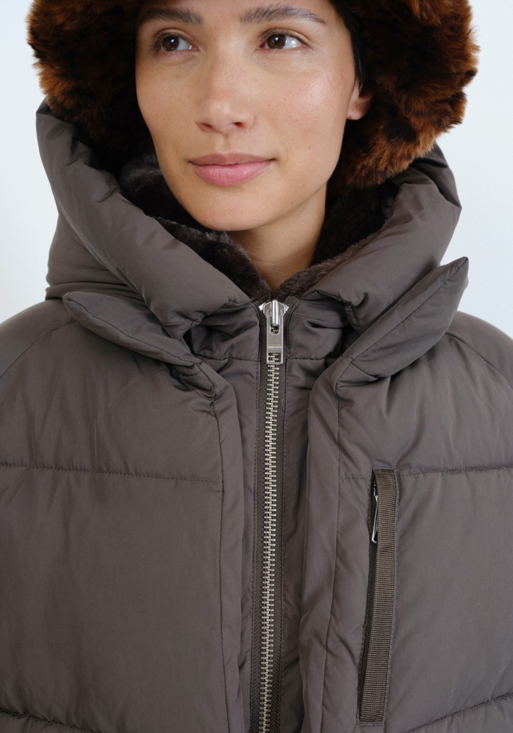 Embassy of Bricks and Logs Puffer-Jacke Lyndon Black Olive