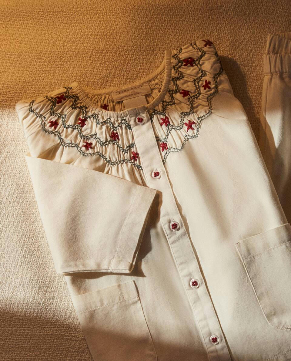 Conjunto de pijama de Natal infantil com gola bordada
