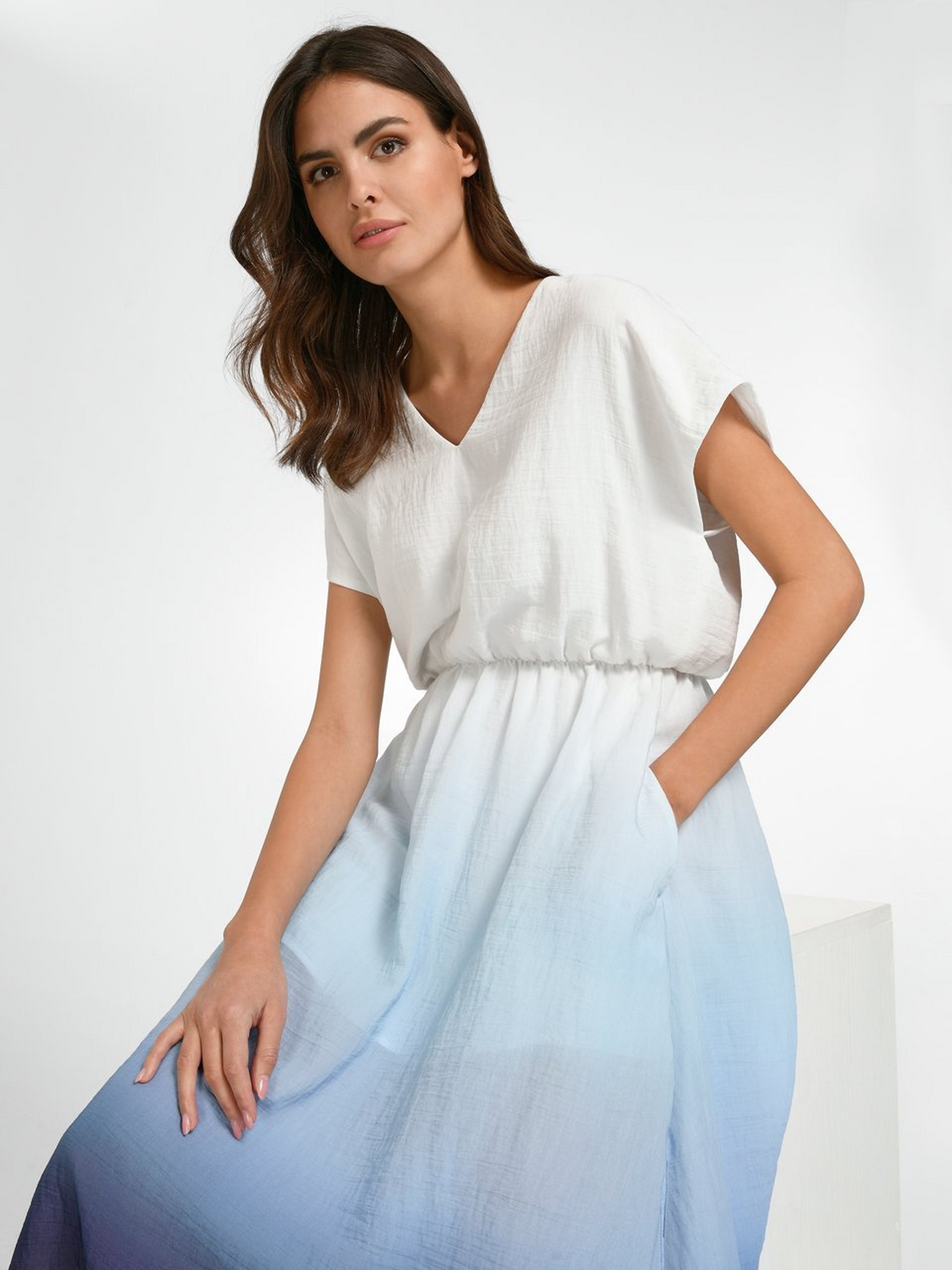 Kleid mit überschnittener Schulter