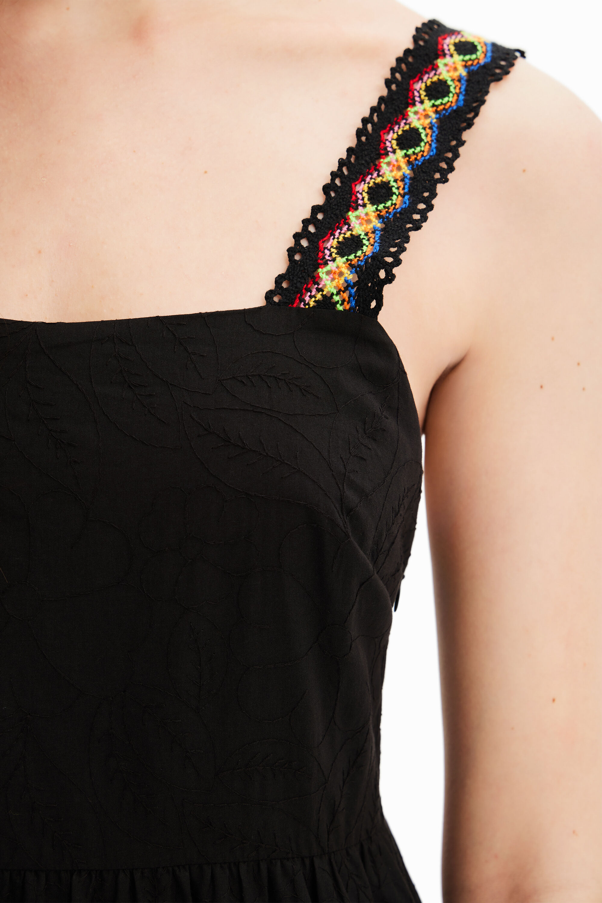 Robe longues bretelles broderie