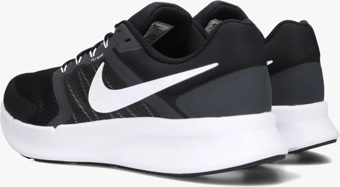 NIKE zwarte nike lage sneakers run swift 3