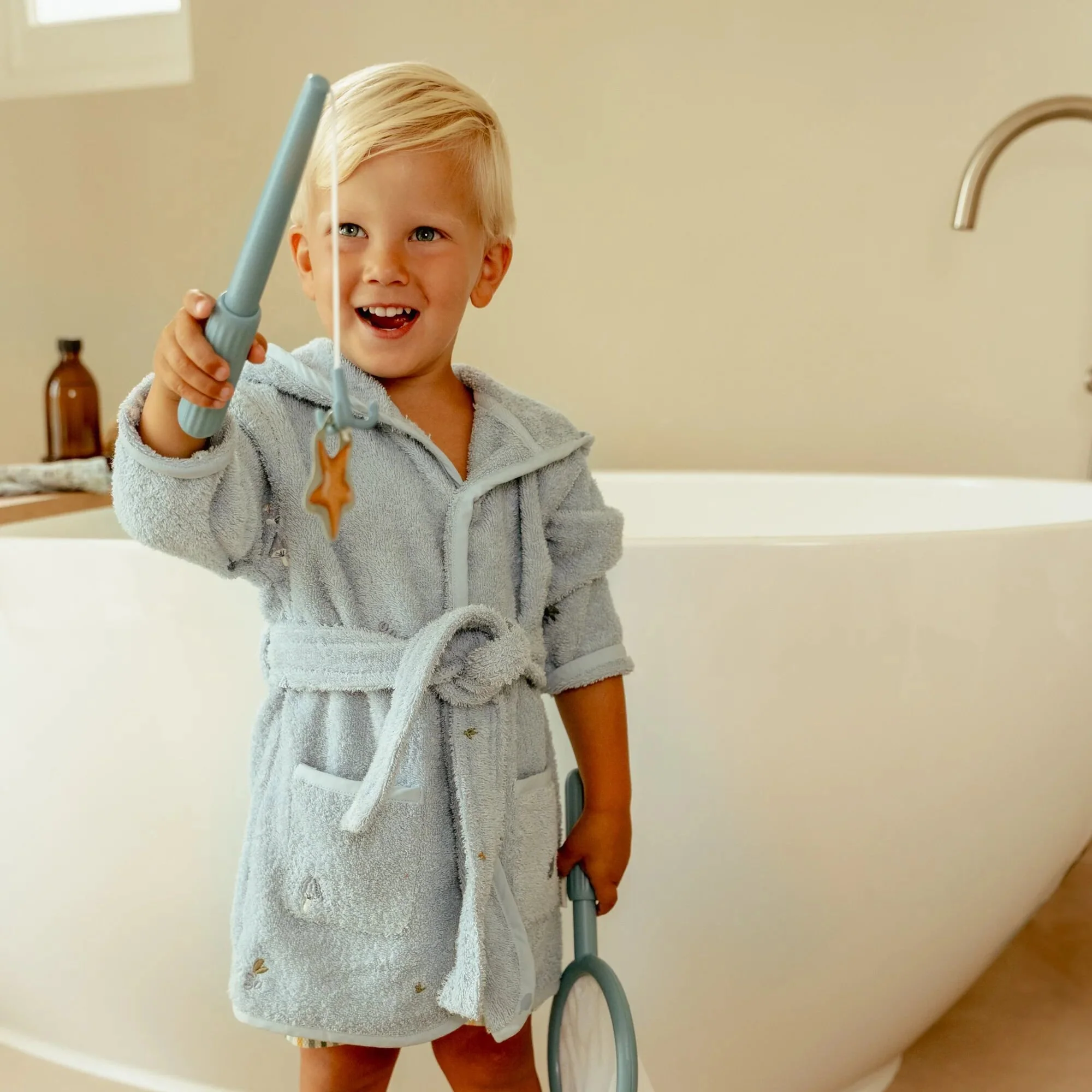 Bad visspel met hengel en schepnet, blauw - Essentials | Little Dutch