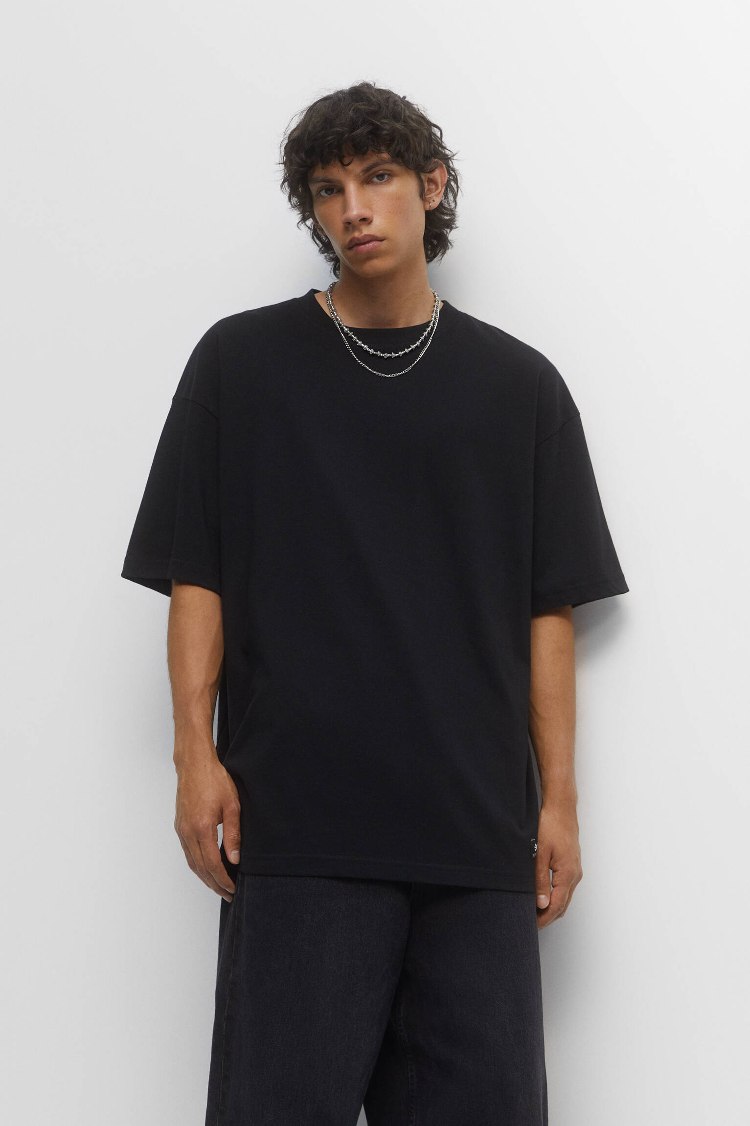 CAMISETA OVERSIZED DE MANGA CURTA - PRETA