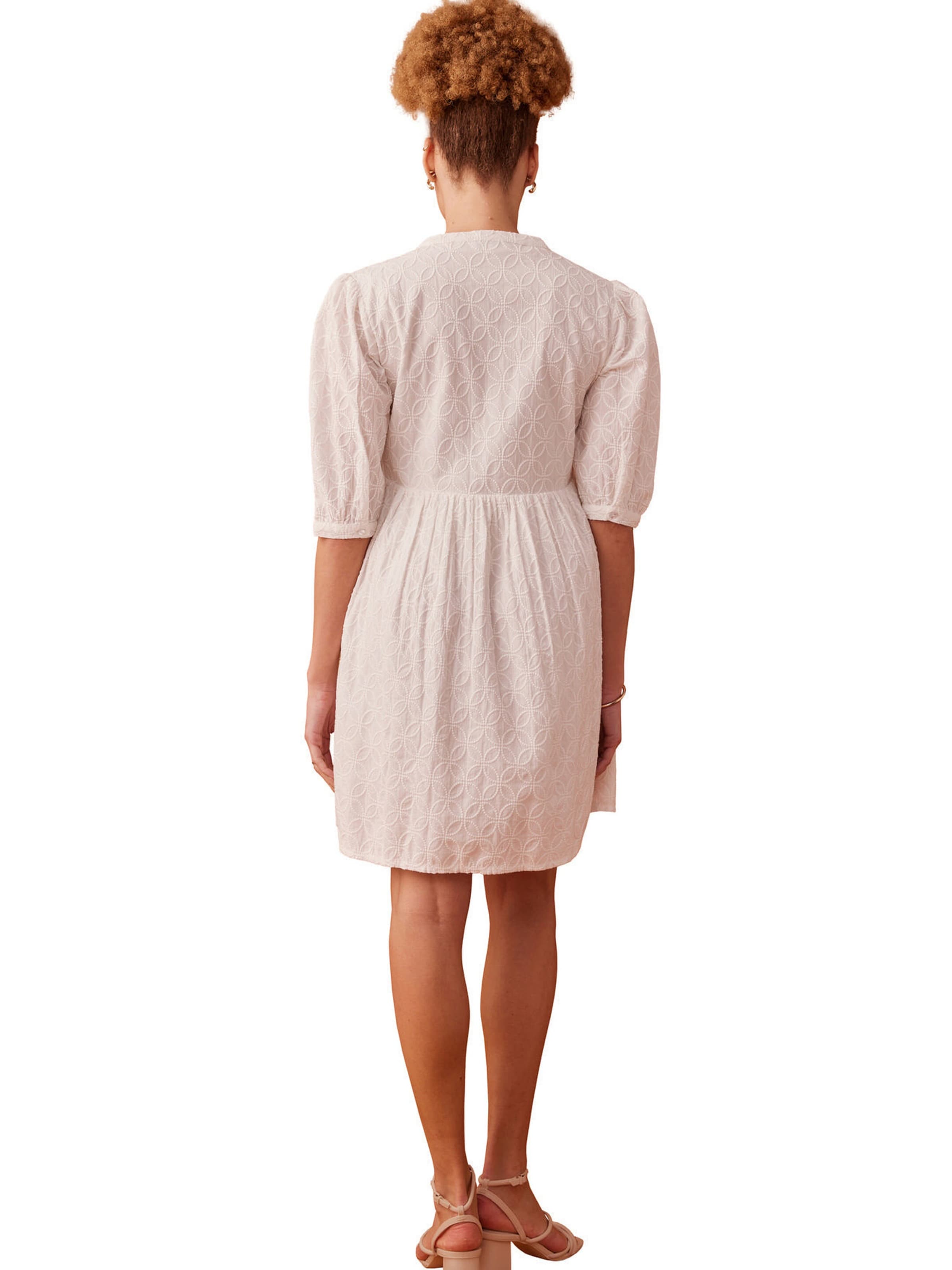 Envie de Fraise Kleid mit Lochstickereien für Schwangerschaft & Stillzeit wollweiß