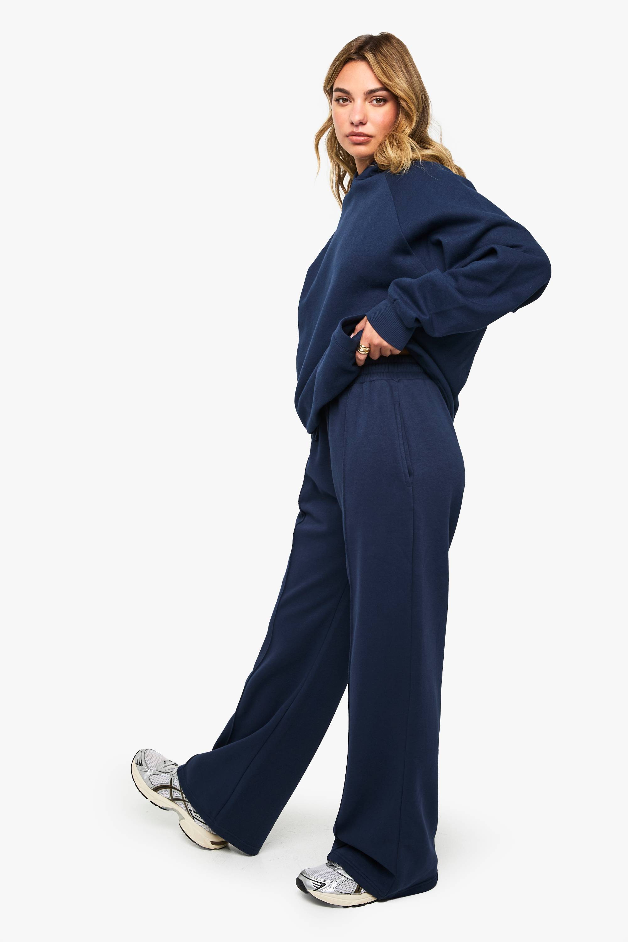 boohoo Jogger à jambes larges avec détails en pinces et ceinture profonde