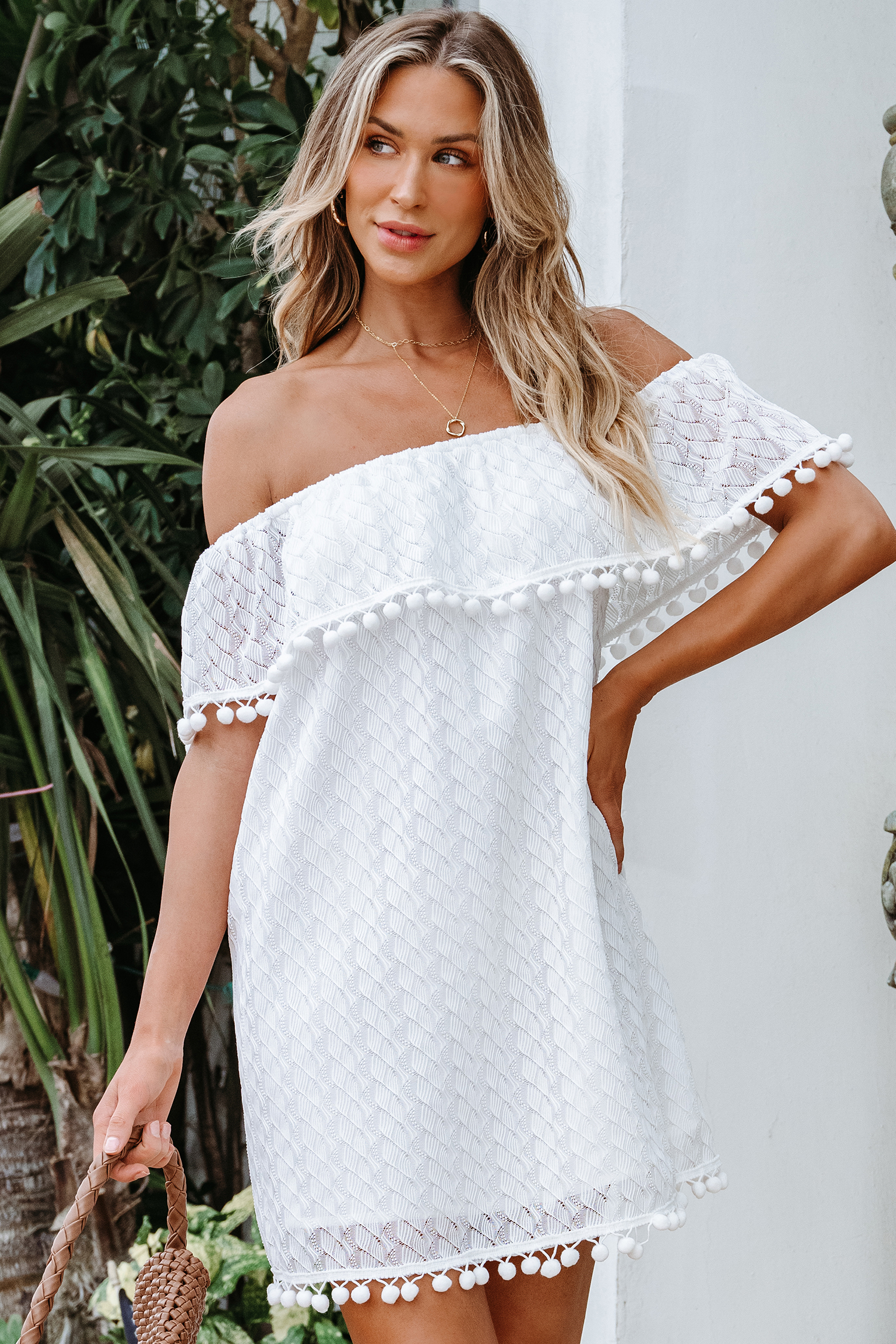 Robe mini à épaules dénudées et à pompons