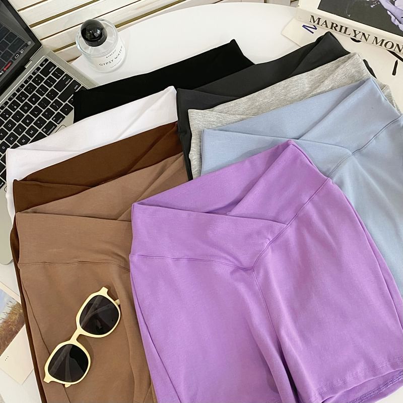 Iasia - Mid Rise Effen Skinny Shorts