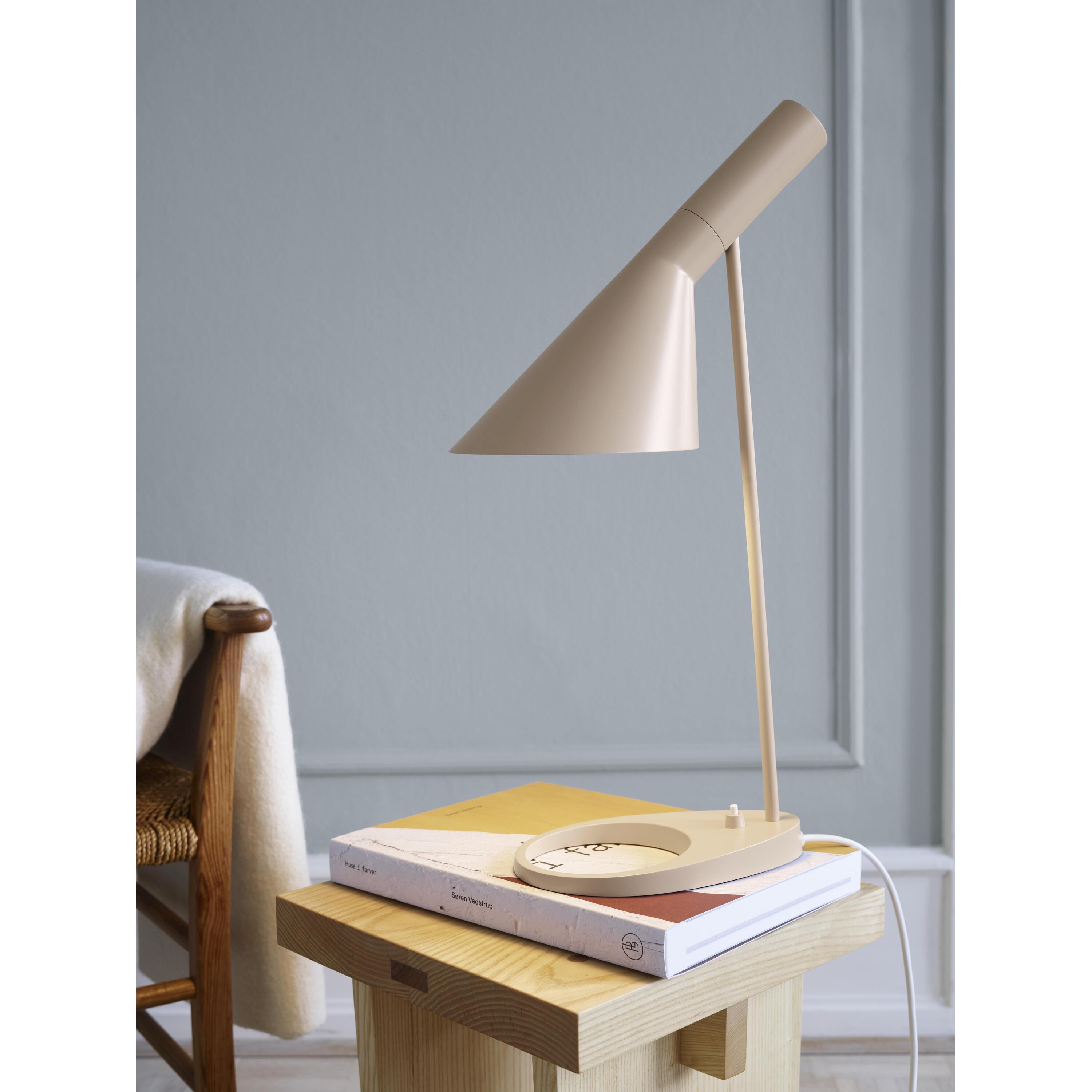 Louis Poulsen AJ bureaulamp Electric Orange