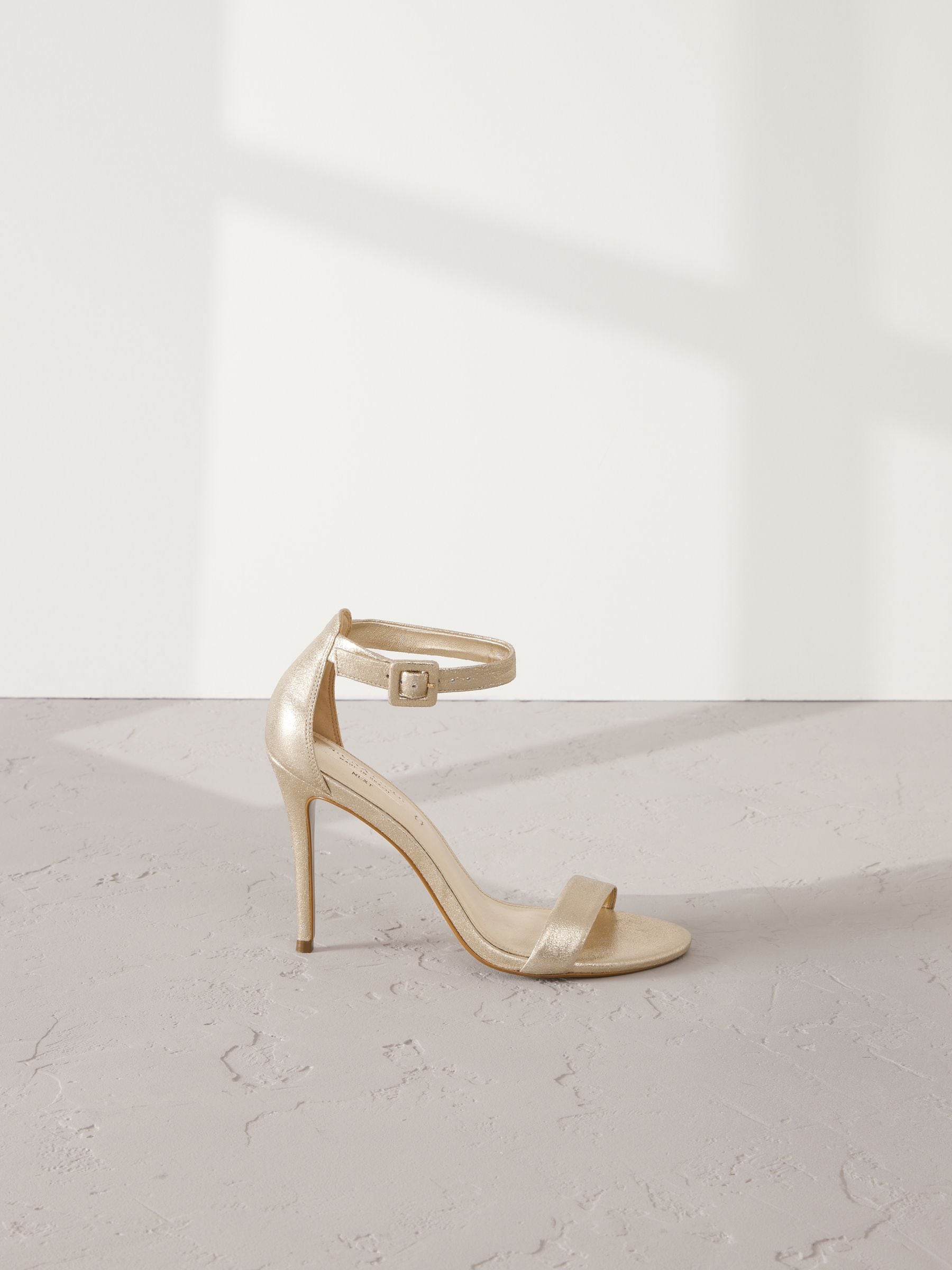 Goud - Signature Premium leren sandalen met hoge ronde neus