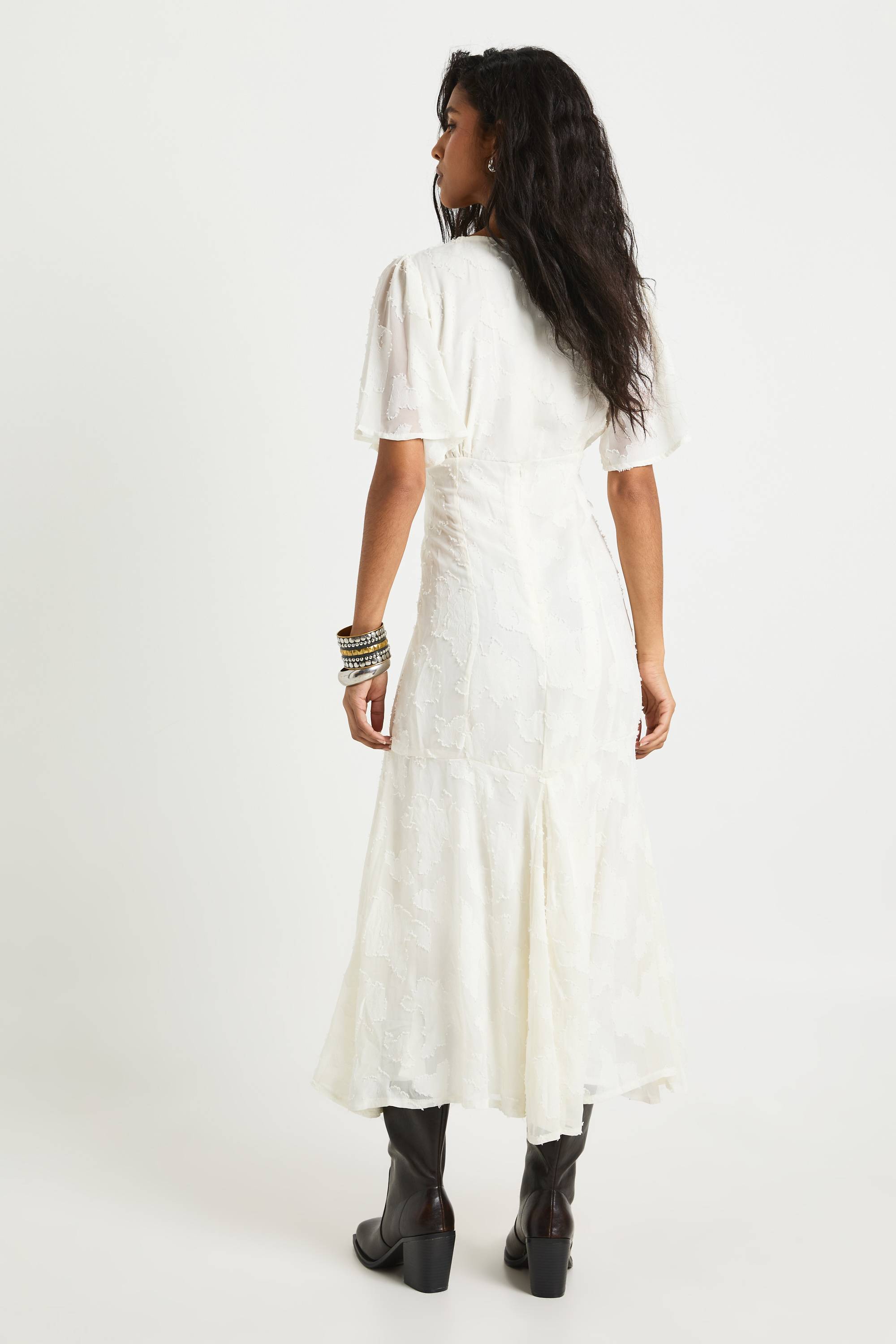 boohoo Robe mi-longue fleurie à manches courtes