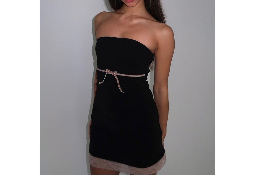 Sugarcoat - Strapless mini-bodyconjurk met lintaccent en kant