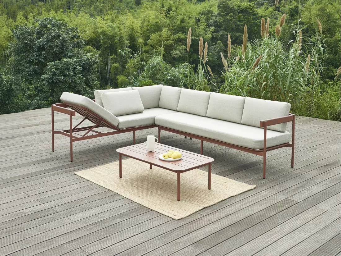 Salon de jardin modulable en aluminium : 1 canapé d'angle relevable + 1 table basse - Terracotta et coussins beige - LASTON de MYLIA