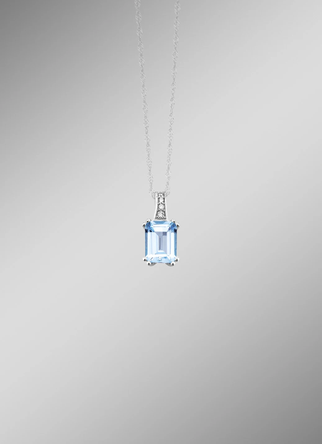 Anhänger mit Brillanten und Blautopas