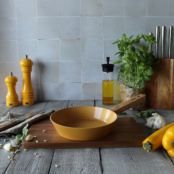 Poêle Ector induction aluminium revêtu manche en bois 20 cm jaune Ogo