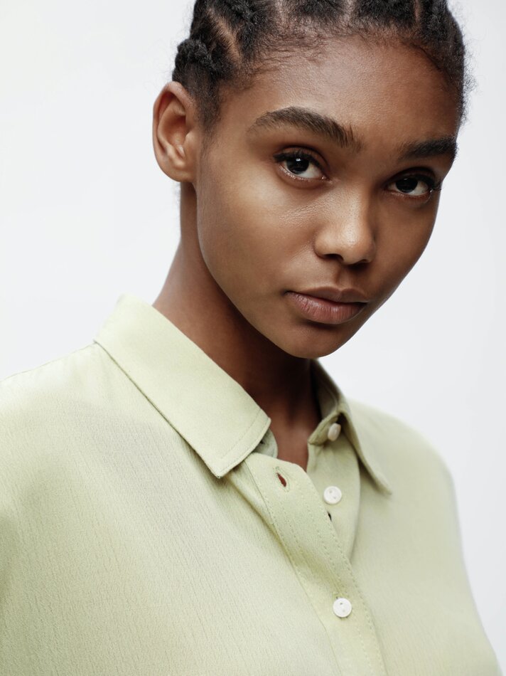 Camisa chambray cropped de manga curta - Verde Claro