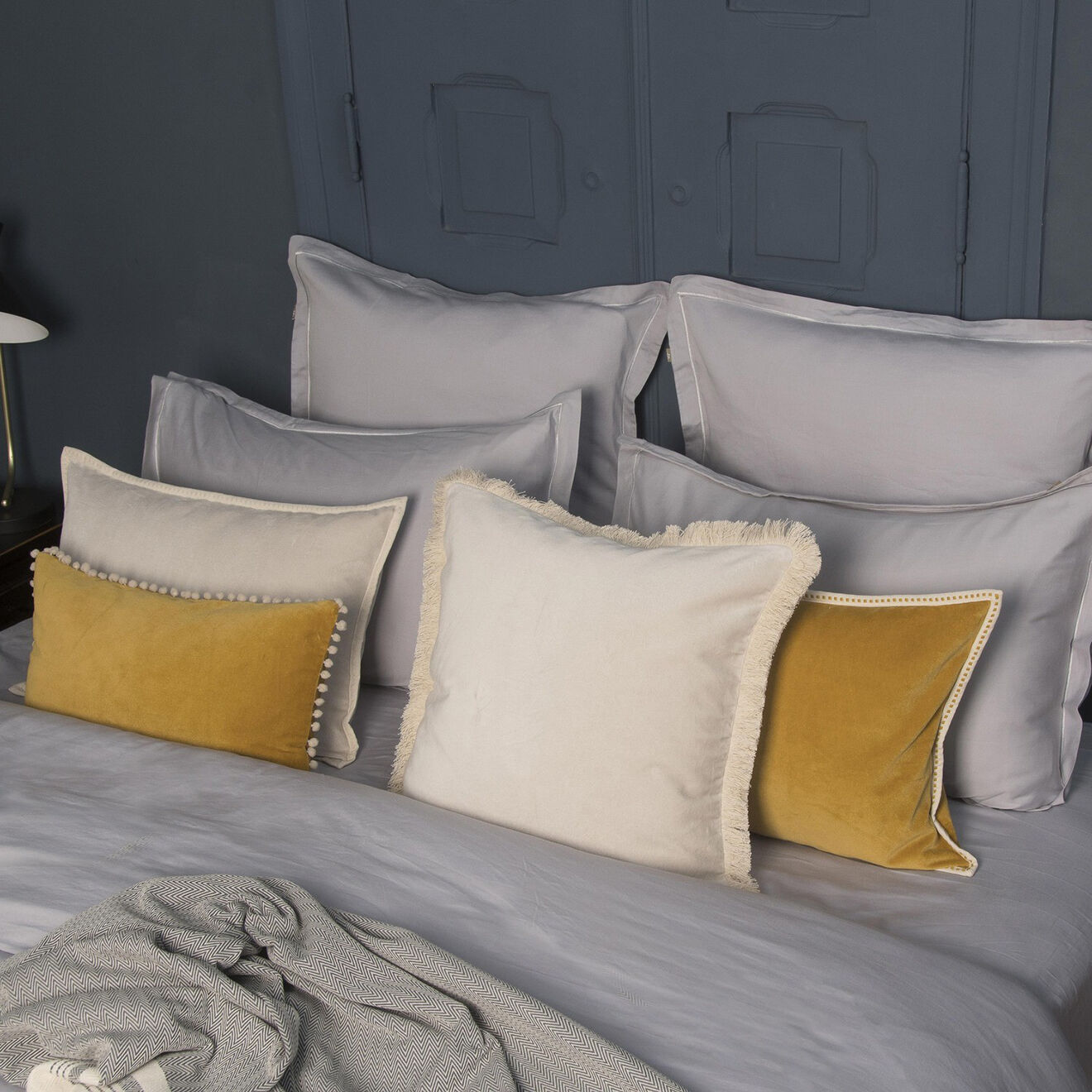 Febronie Housse de coussin velours Ella grège