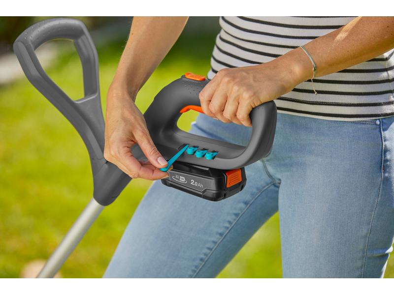 GARDENA Akku-Trimmer SmallCut 23/18 V P4A Ready-To-Use Set Besonders leichter Akku-Trimmer für müheloses Trimmen von Rasenkanten