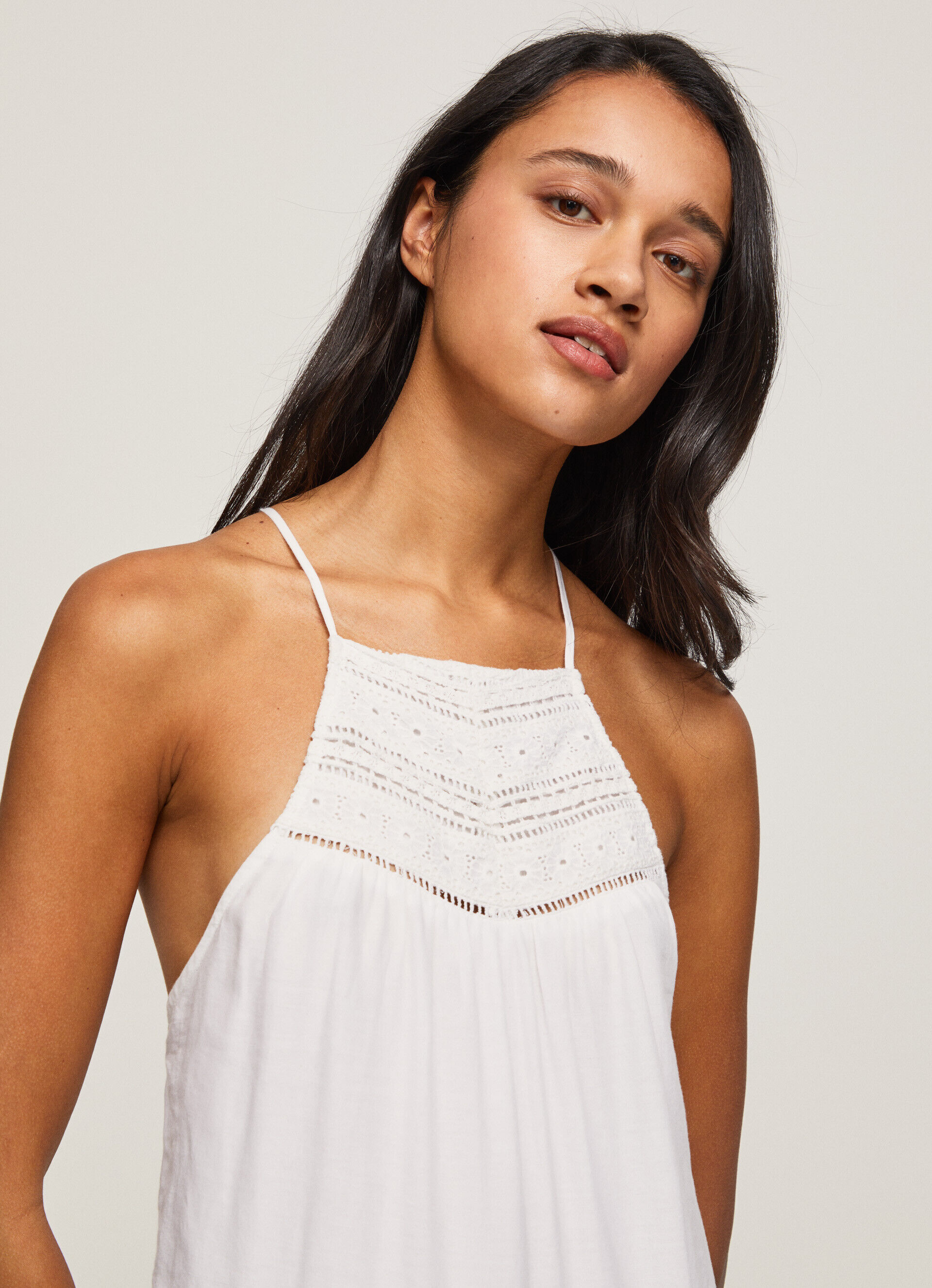 VESTIDO COM DETALHES BORDADOS - branco
