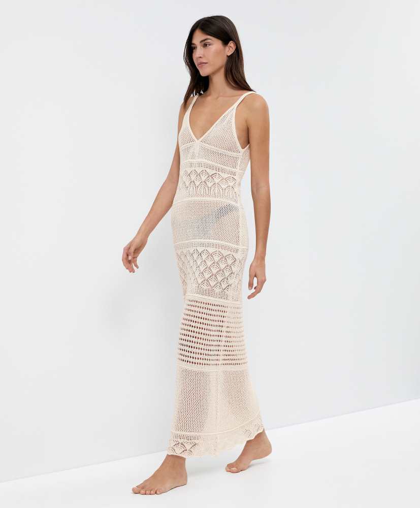 Vestido longo com detalhes em crochê