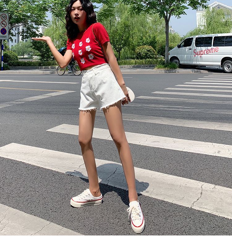 Everose - Denim shorts met hoge taille en rafelige zoom