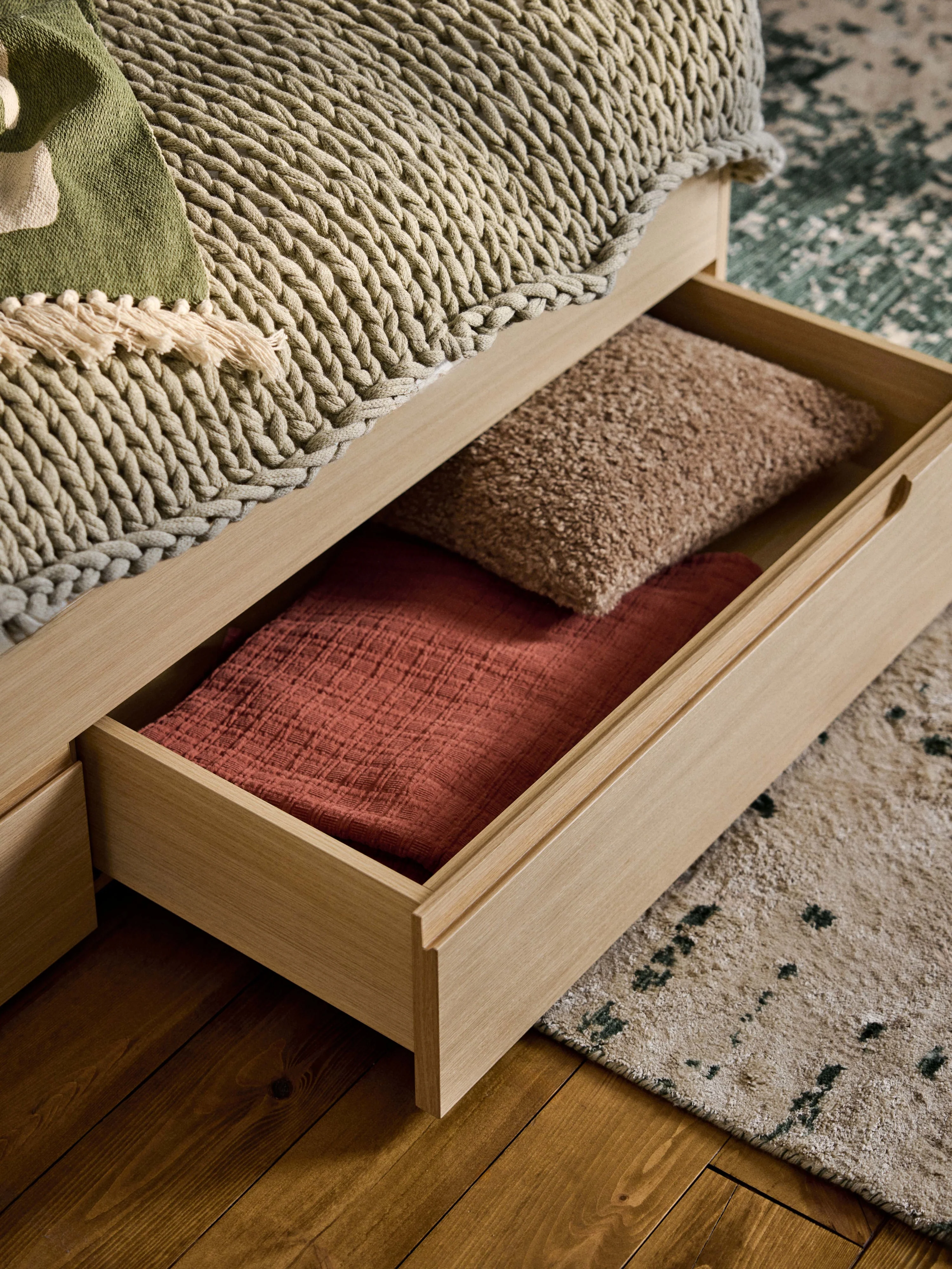 Houten bed Allow met lades