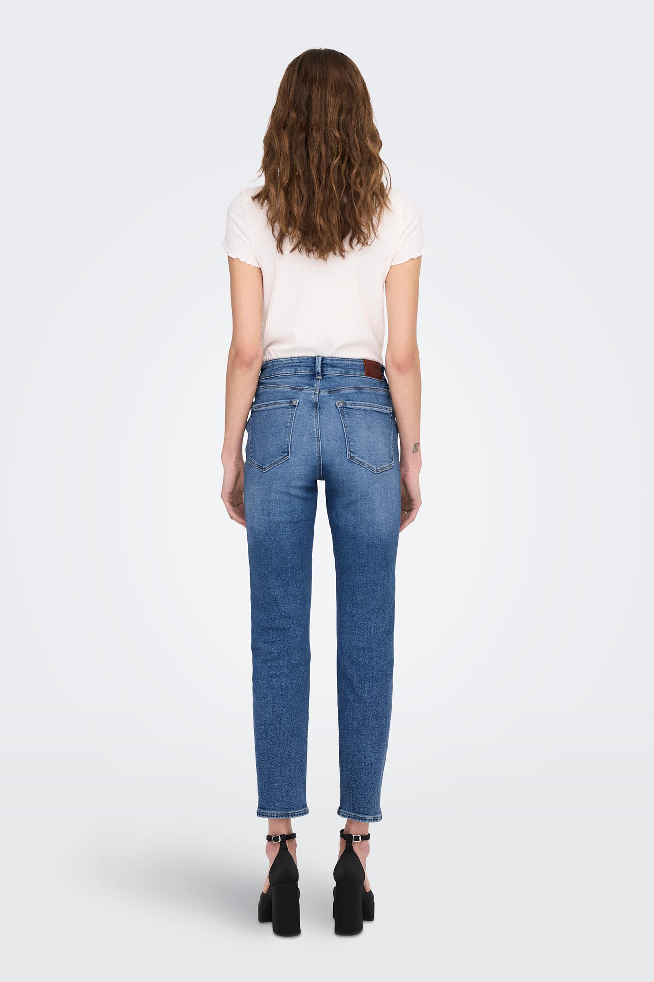 calça jeans de corte reto