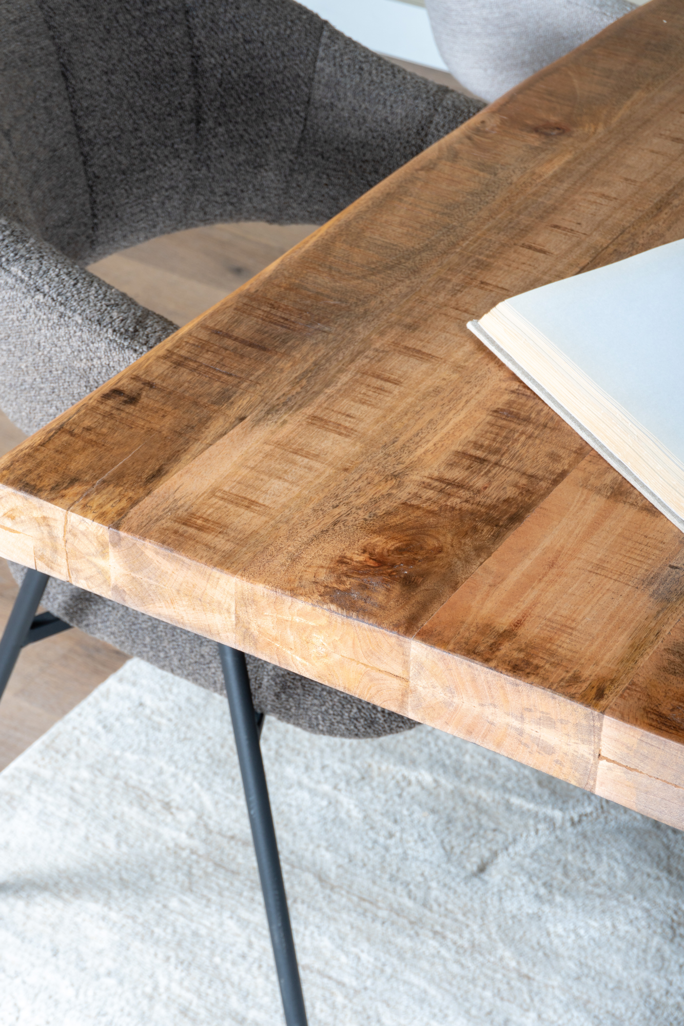 Eettafel Arvu 300 cm - Mangohout Spinpoot
