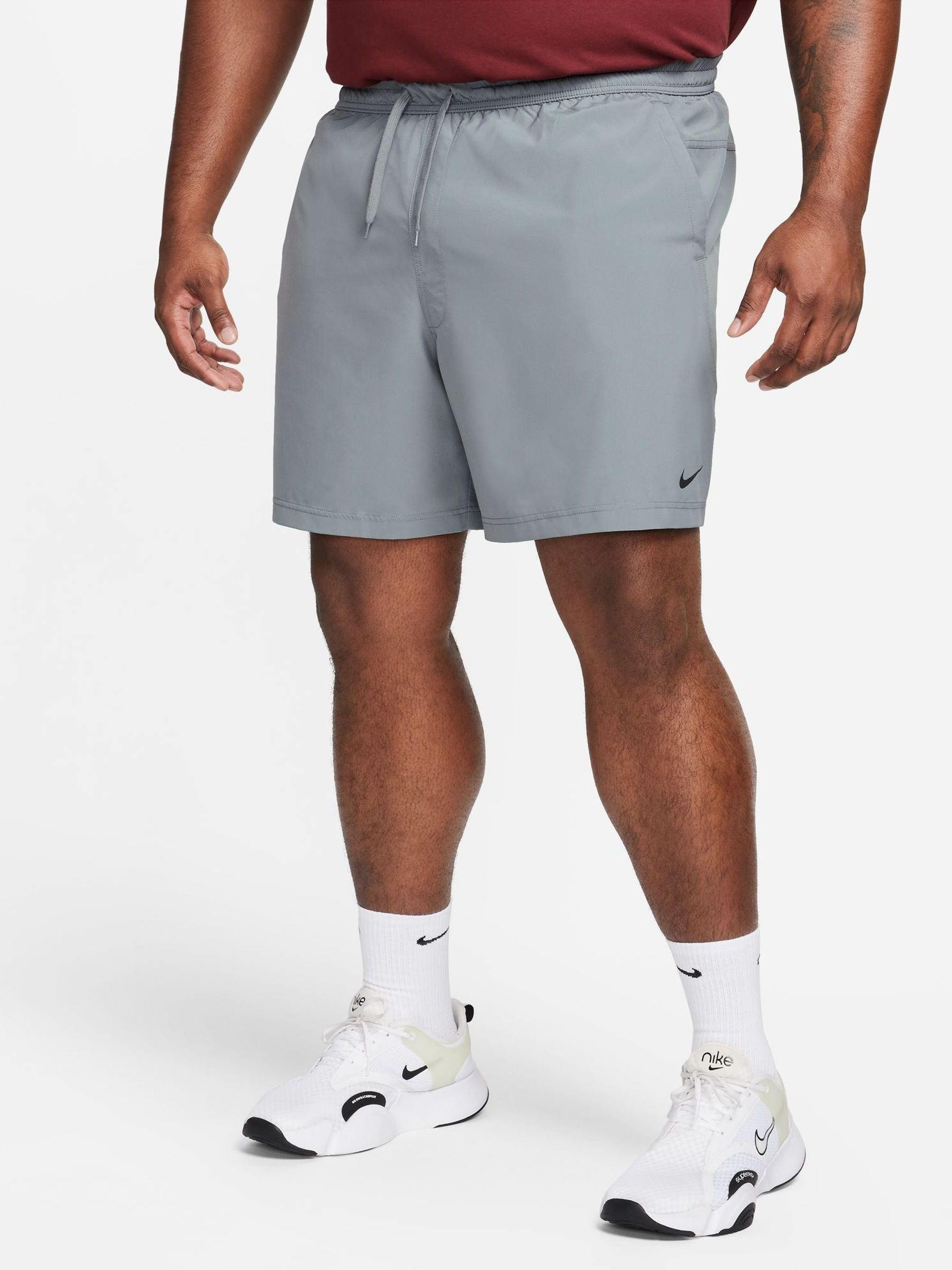 Grijs - Nike Dri-FIT Form 7 Inch niet-gevoerde trainingsshorts