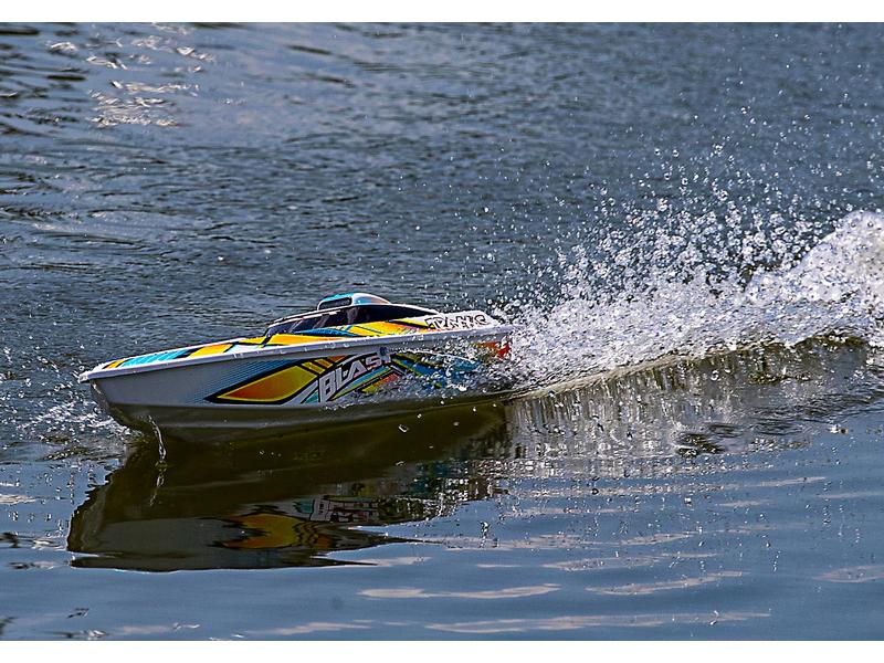 Traxxas Speedboot Blast 603 mm Orange RTR RC Rennboot mit «Deep-V» Rumpf