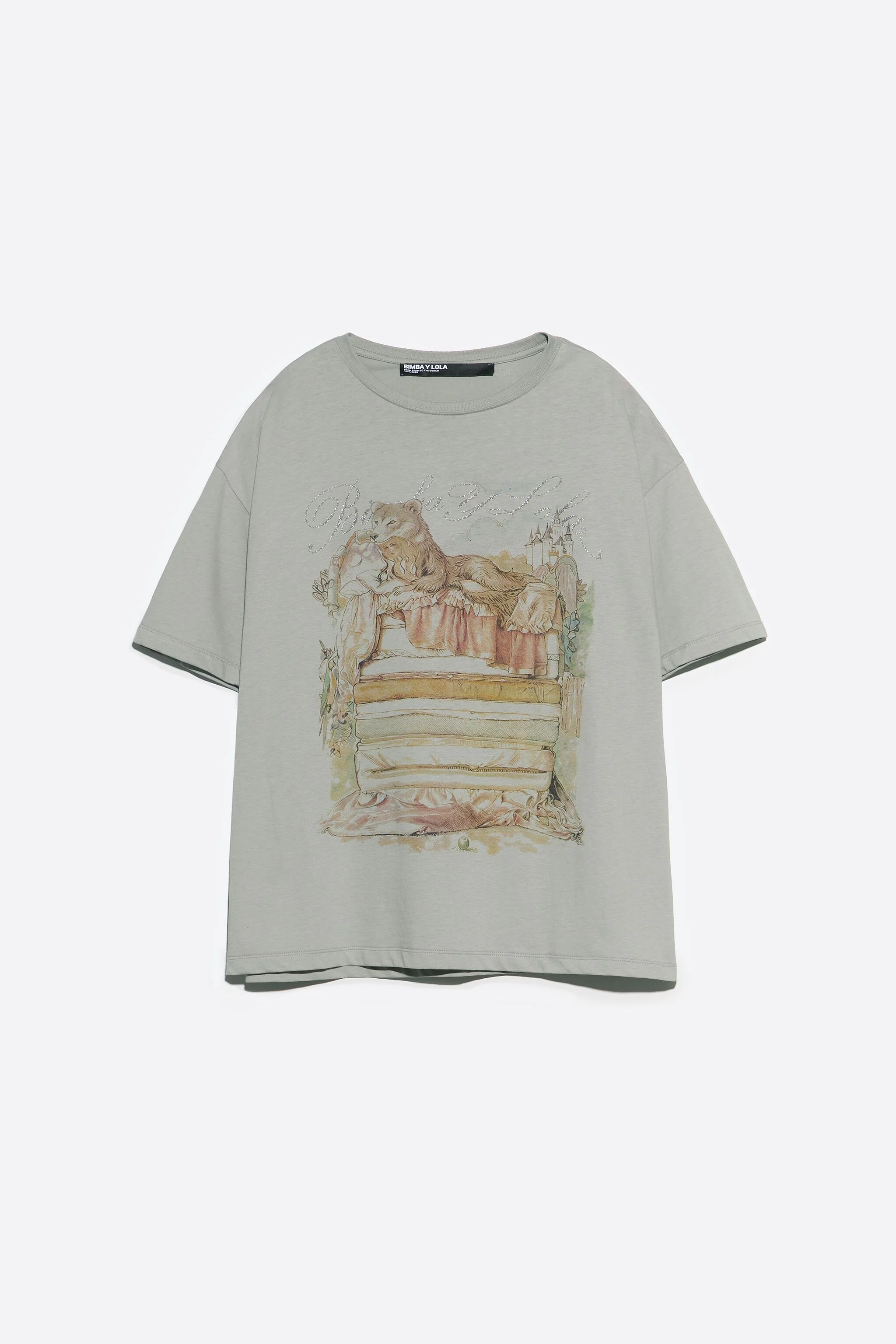 Camiseta cinza claro com o logotipo da Fábula