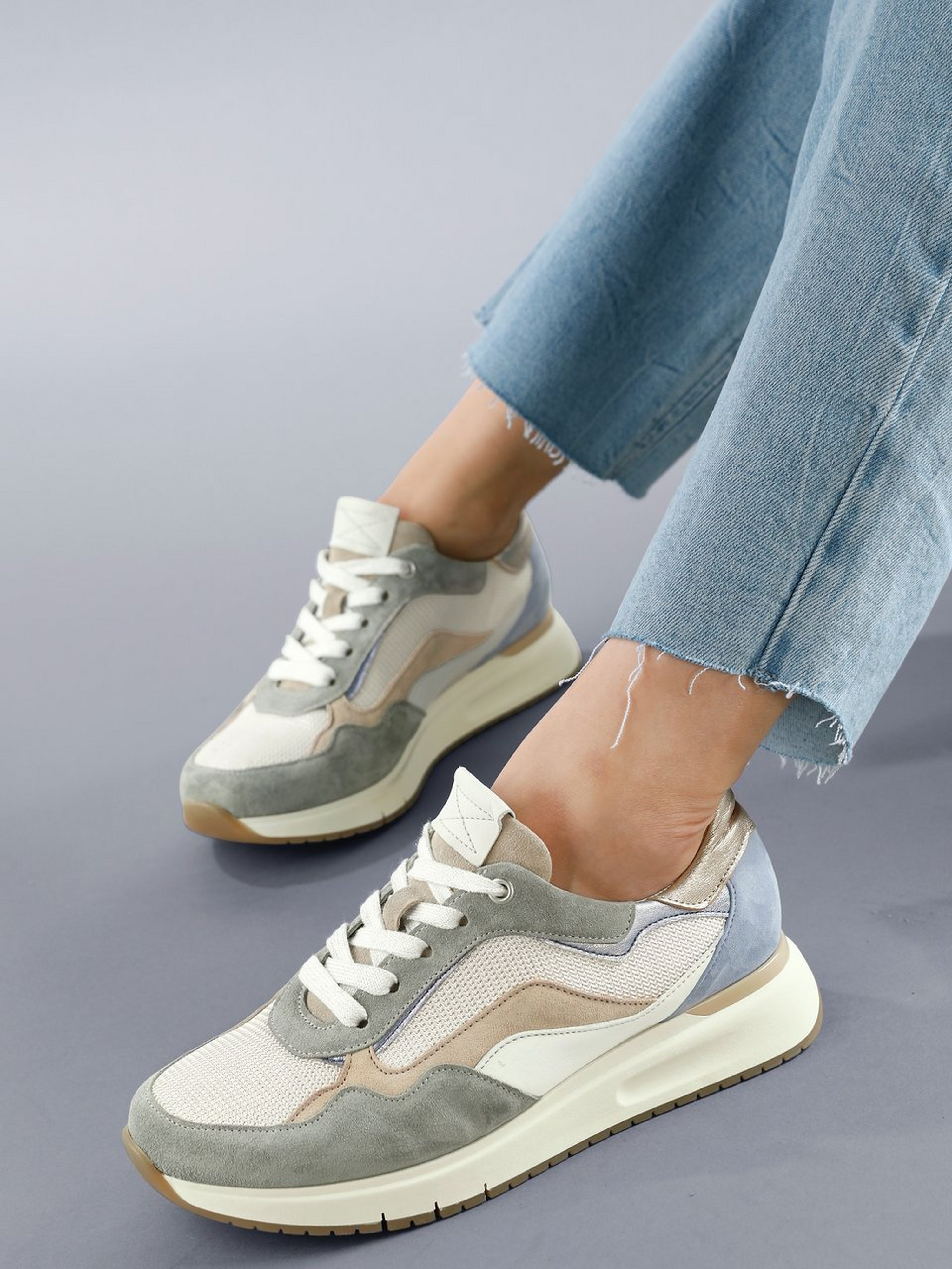 Sneaker