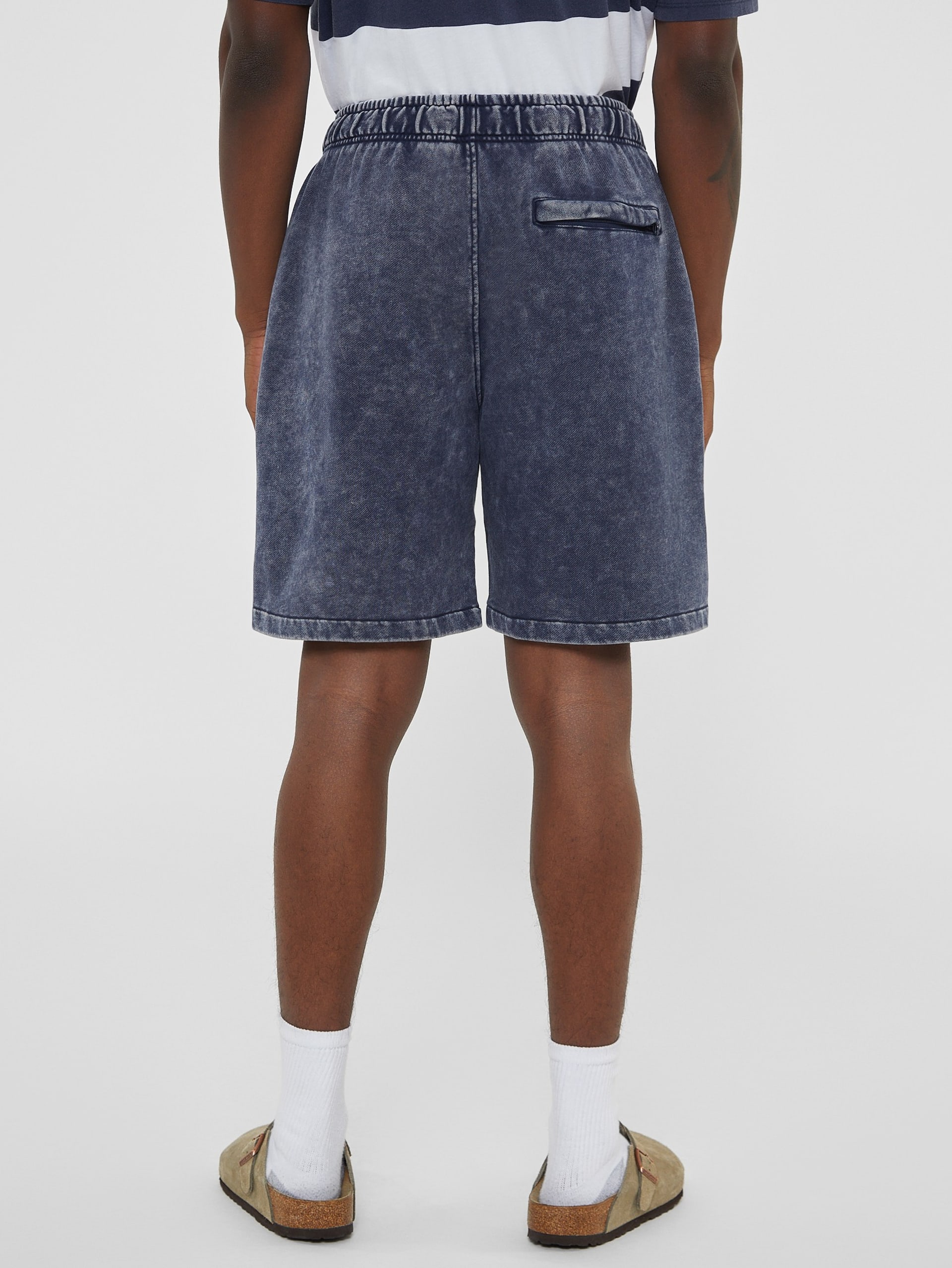 Shorts de moletom com lavagem ácida da GUESS Originals