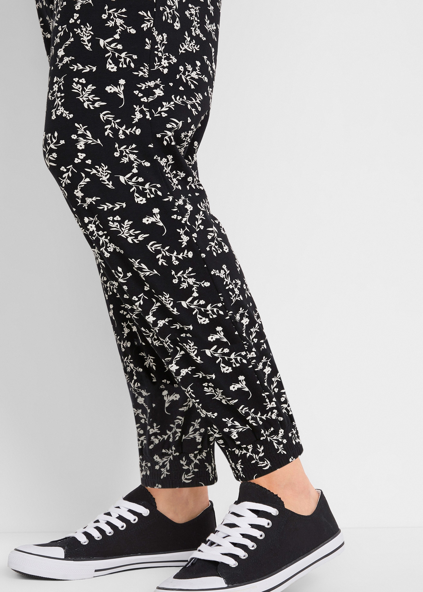 bonprix Umstandshose »Umstandshose mit verspieltem Druck aus Viskose-Mix, Loose Fit«  Umstandshose mit verspieltem Druck aus Viskose-Mix, Loose Fit
