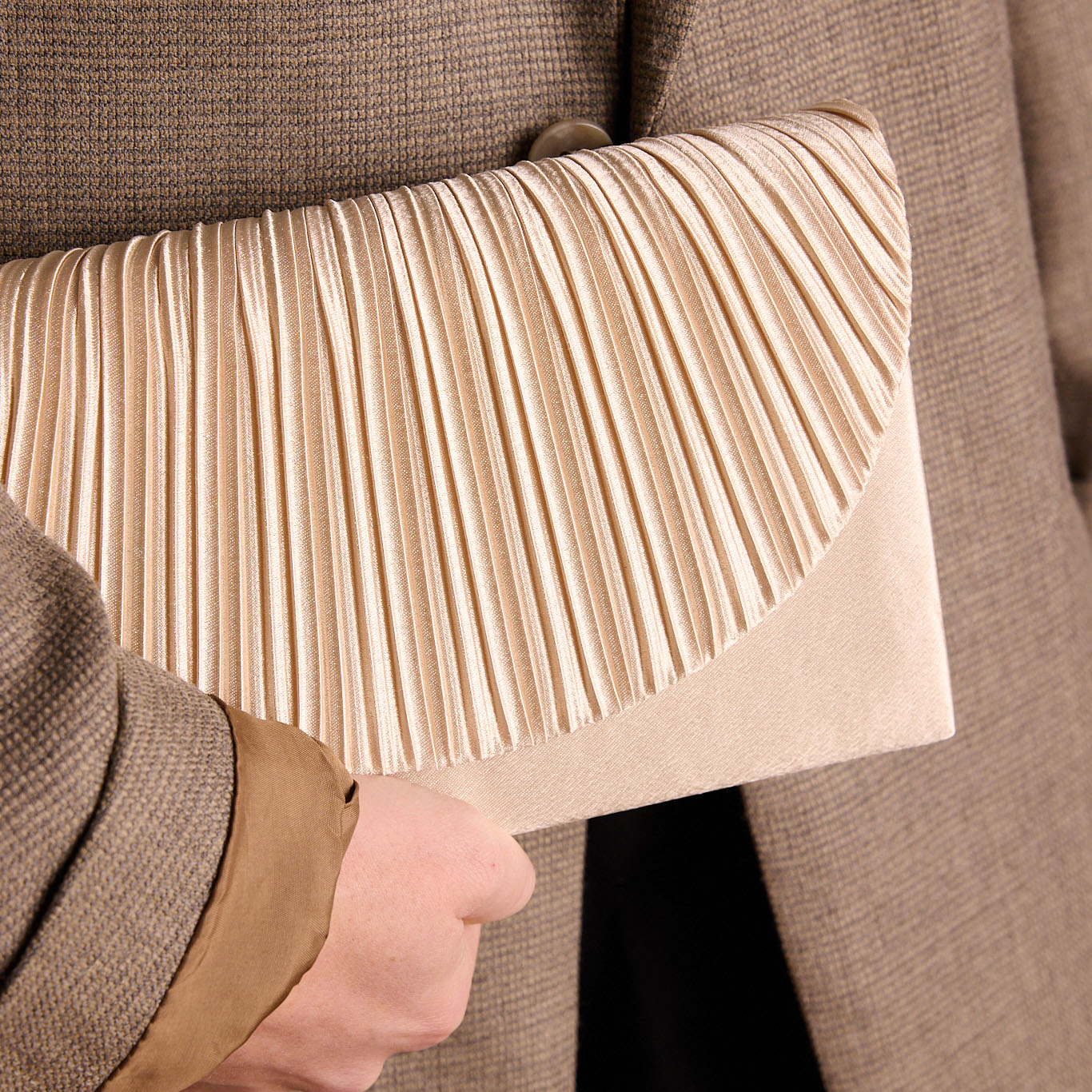Beige clutch met gouden glitters