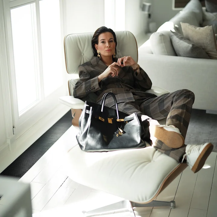 Vitra - Lounge Chair, poliert / Seiten schwarz, Kirschbaum, Leder Premium F chocolate (klassisch)