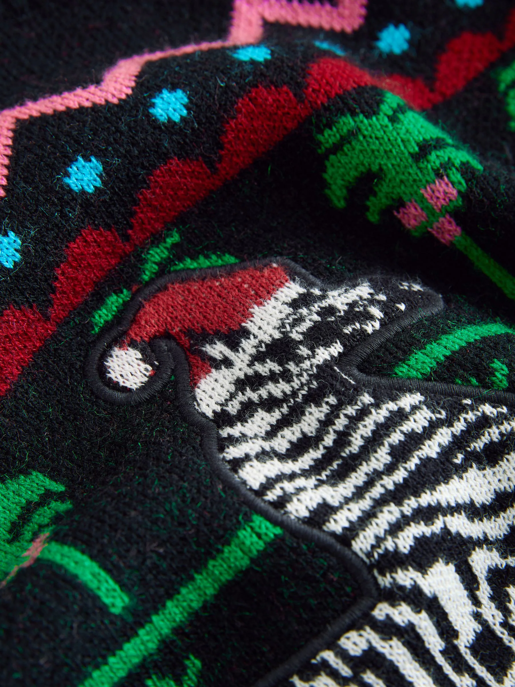 Zwart met meerkleurige tropische zebraprint - Kersttrui