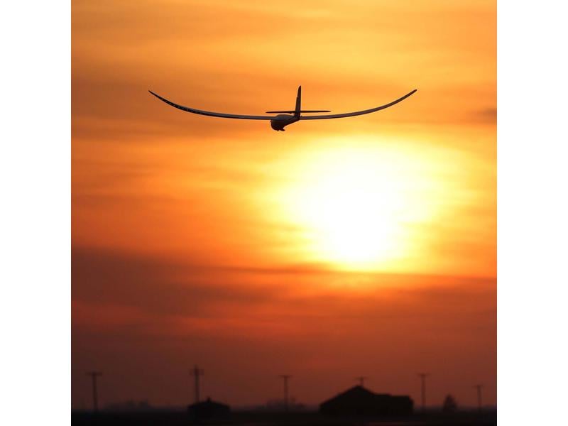 E-flite Motorsegler Night Radian 2000 mm BNF Basic Elektrosegler mit Nachtflug-Beleuchtung und AS3X Technologie