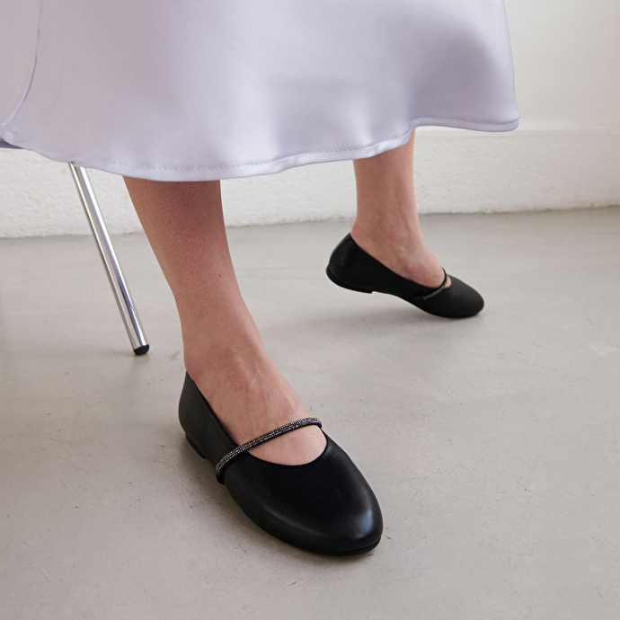 Ballerines à brides  en cuir noir
