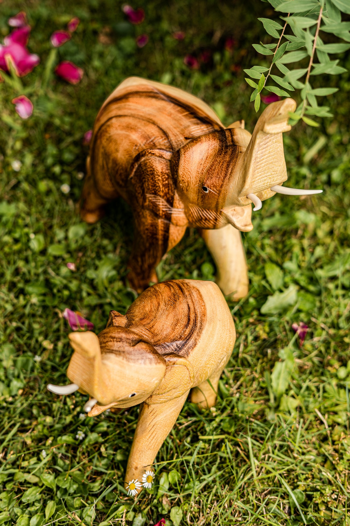 Holz-Elefant 'Nitty' stehend, natur, B 25 cm, H 30 cm, L 12 cm von fischer's lagerhaus
