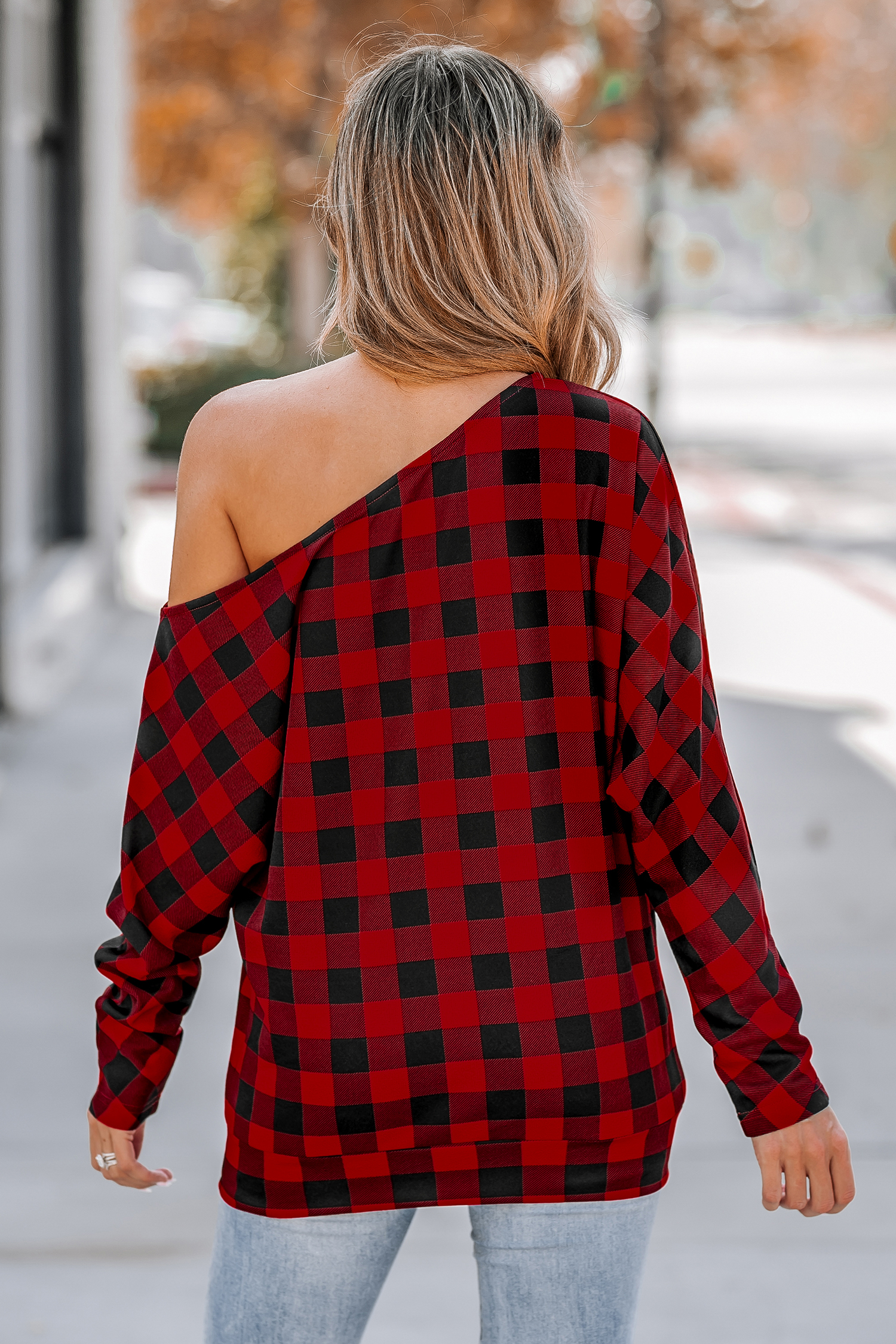 T-shirt à une épaule et manches longues en carreaux