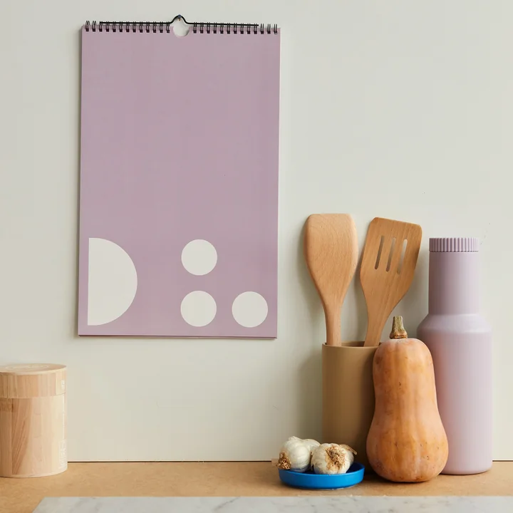 Design Letters - Wandkalender, Monatsplaner, lavendel