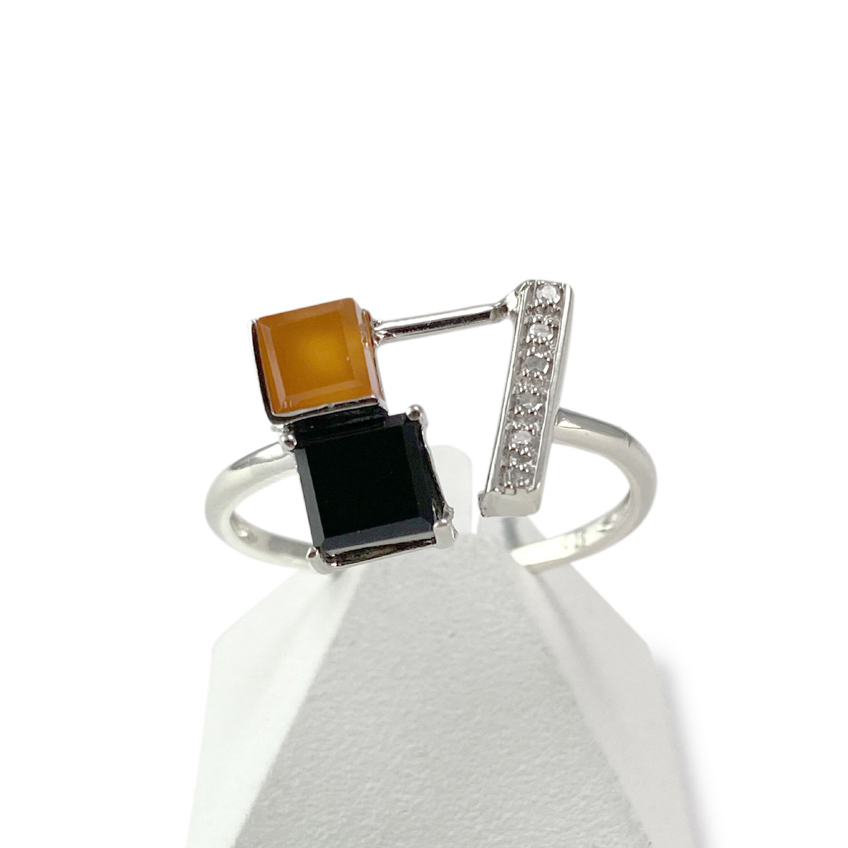 Bague d'occasion or 375 blanc pierres fines et diamants