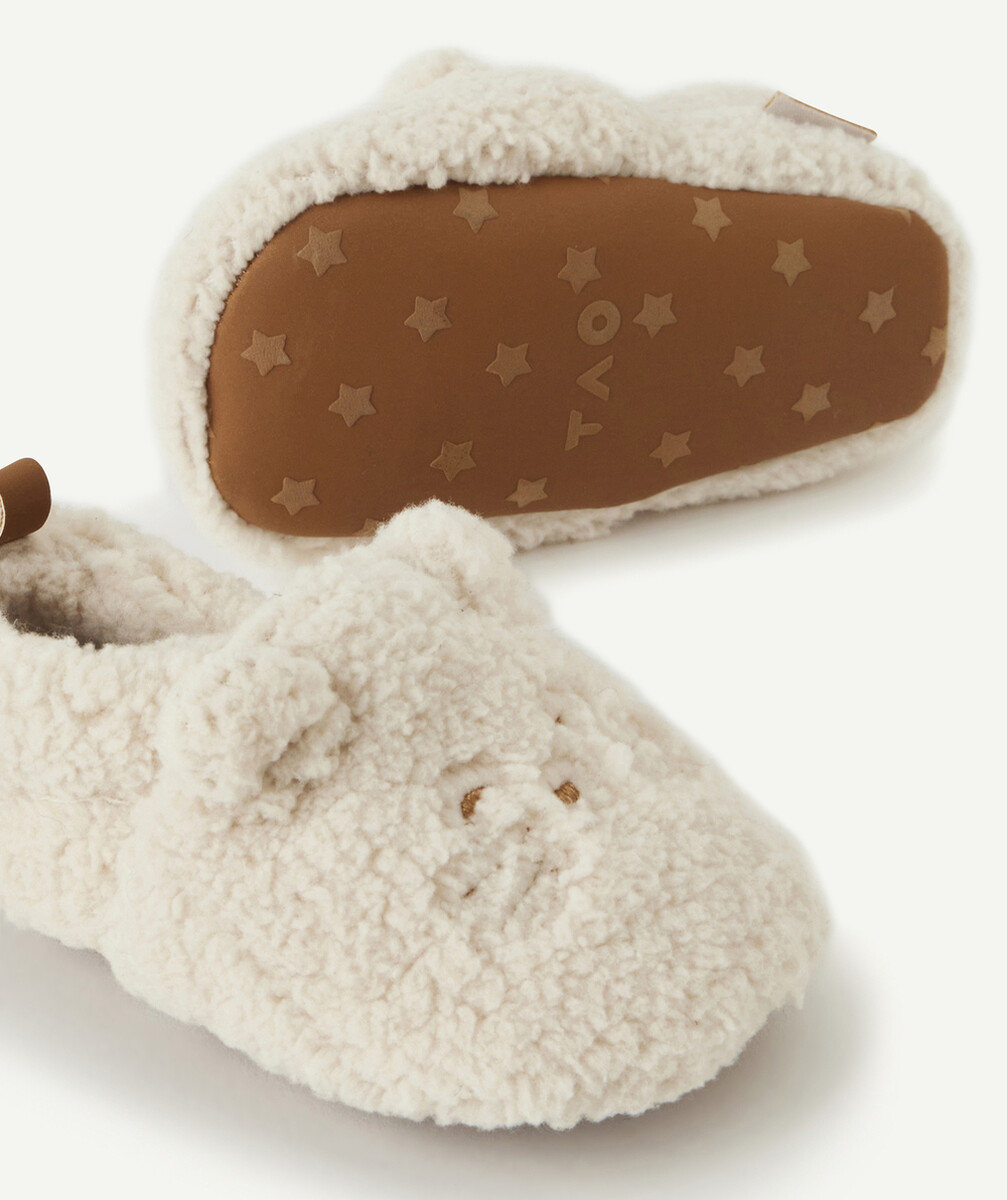 LES CHAUSSONS BEIGES EN POLAIRE