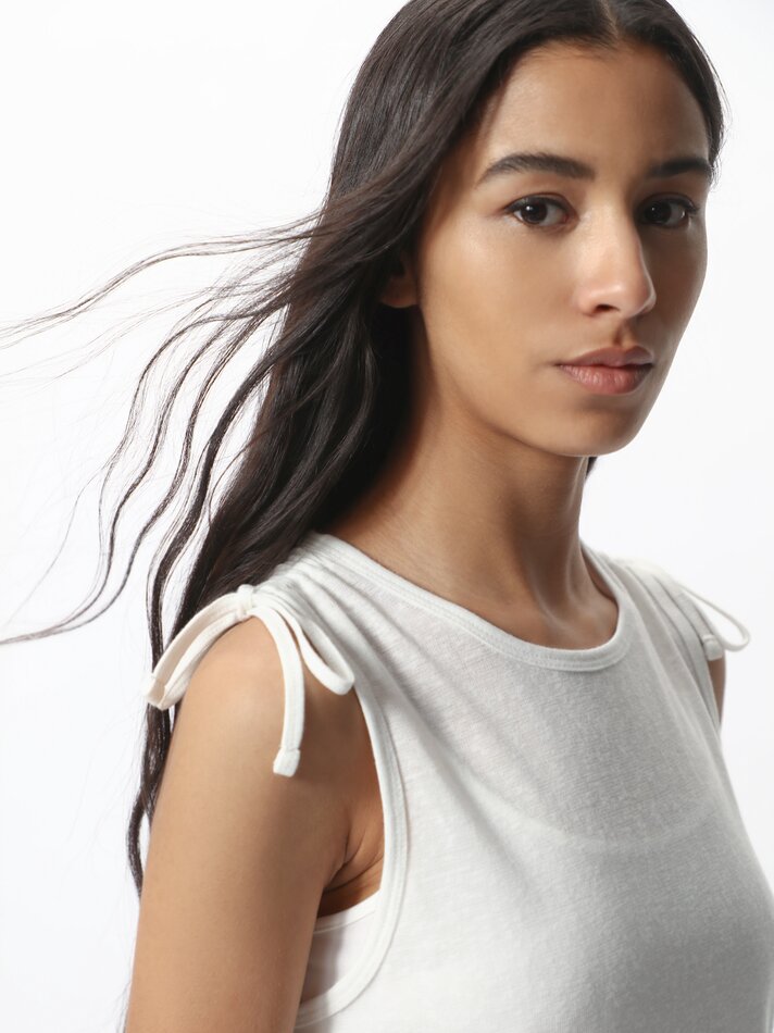 Camiseta com amarração frontal em efeito linho - Branca