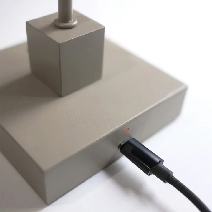Northern - Snowball LED Tischleuchte mit Akku, Messing